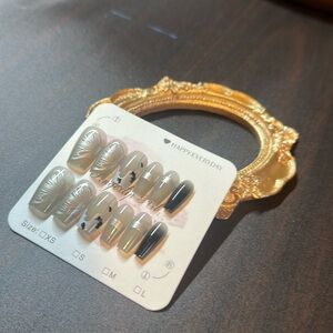 Elegant Black and Gold Nail Set